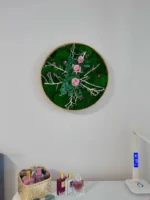 Részletfotó a tartósított rózsákról és a moháról
