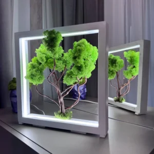Zöld LED moha bonsai fehér fa keretben asztalon tükröződéssel.