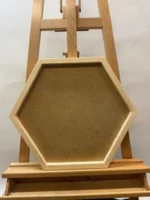 Hatszögletű fenyőfa keret mohaképek készítéséhez.