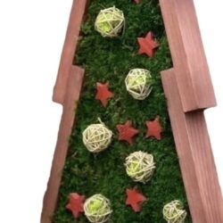 Dekoratív fa karácsonyfa mohával és 3D díszekkel