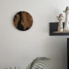 Fekete falióra fából és epoxiból fekete számlappal
